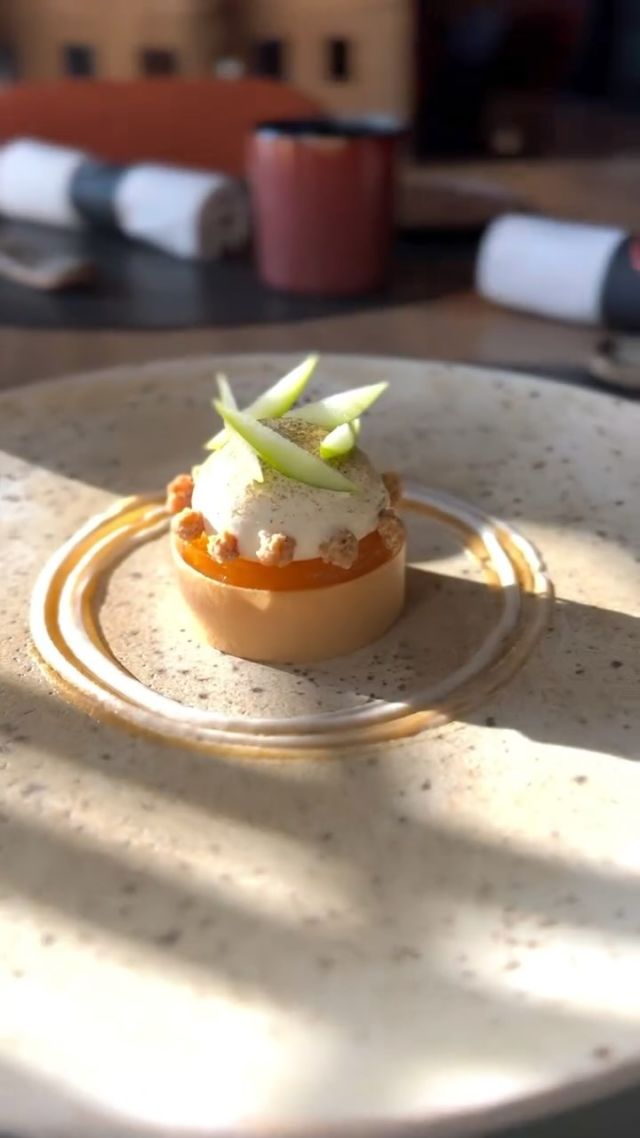 🍎👨🏻‍🍳🍏

Mangez des pommes!

À très vite à notre table …😉

#dessert #pâtisserie #àlassiette #automne2024 #saison #pomme #restaurant #lulurouget #nantes